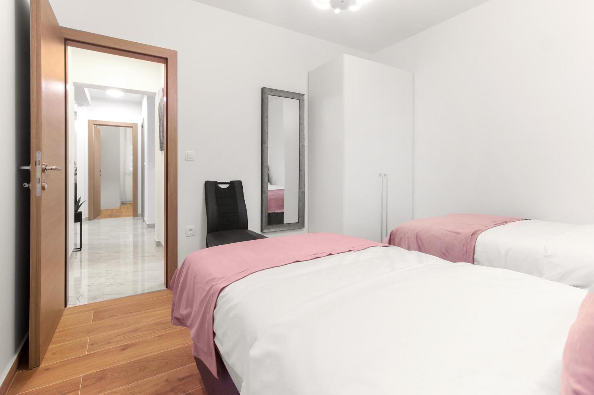 Ražanj Panoramic Apartment Malis מראה חיצוני תמונה